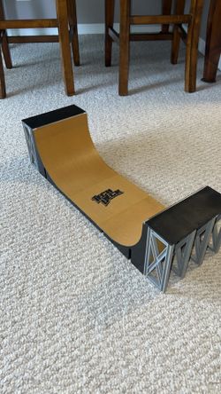 Tech Deck half pipe