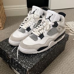 Air Jordan 4 Military Black