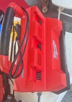 Milwaukee M12 M18 Rapid Charger 6 port