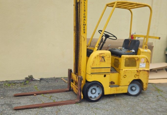 Allis-Chalmers FT 25-24 Forklift.