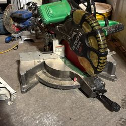 Hitachi 12”  Compound Miter Saw. Comes With Blade 