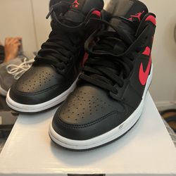 Air Jordan 1 Mids