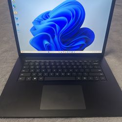 Microsoft Surface Laptop 4 / Core i7 / 16GB RAM / Windows 11 Pro / 15” Touchscreen / 512 GB SSD HHD