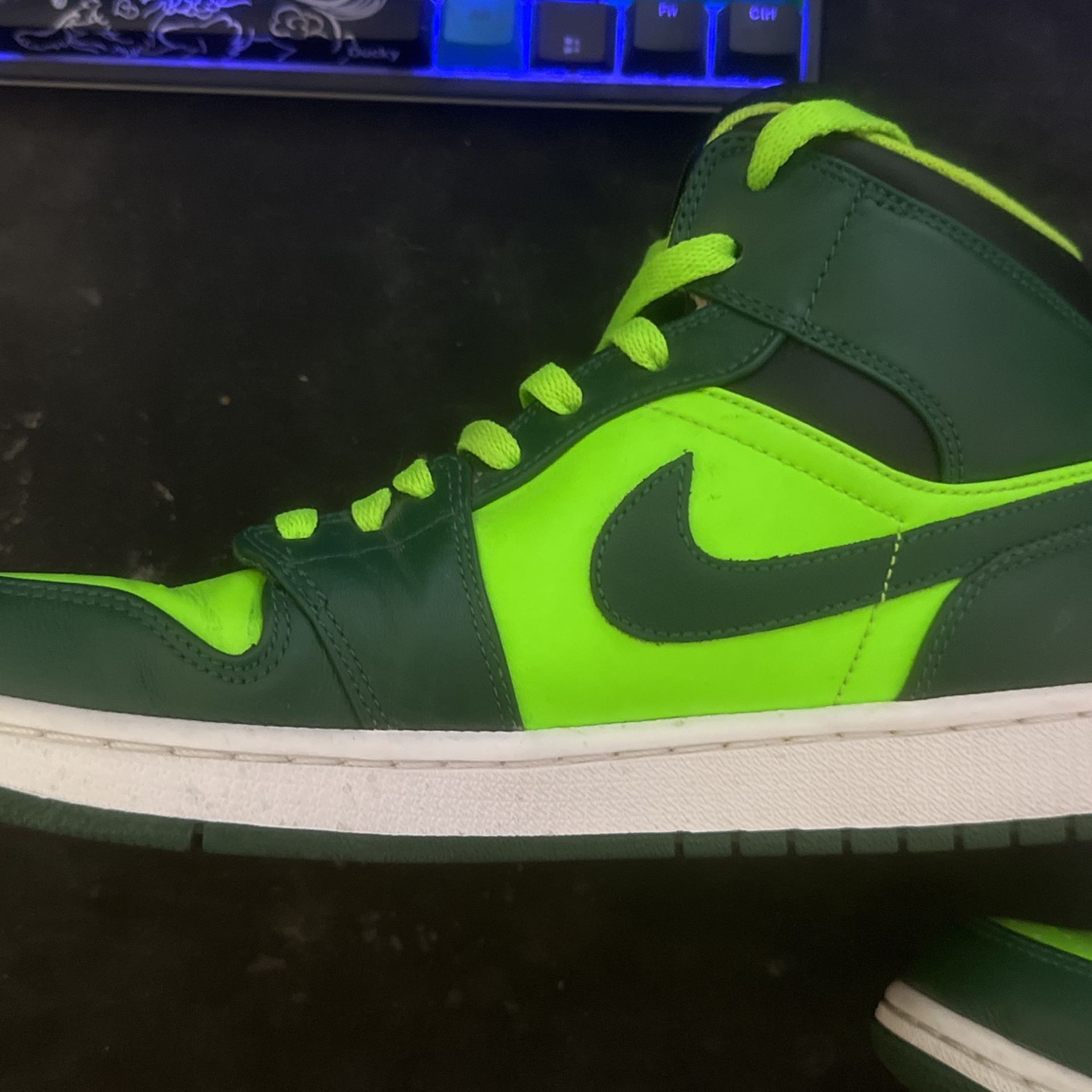 Jordan 1 Retro Mid George Green for Sale in San Diego, CA - OfferUp