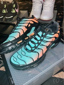 Sneakers for sale. New and used only once.