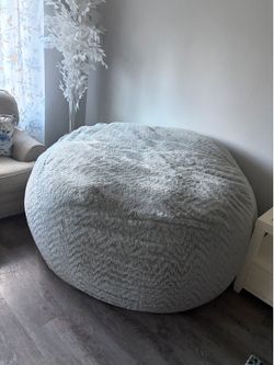 Love Sac  brand new !!