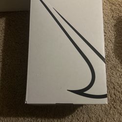 Size 9.5 Nike Air Zoom Maxfly