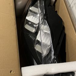 2022 - 2024 Ford Escape RH Headlamp Assembly.