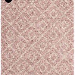 6 X 9 Light Pink Shag Rug, https://offerup.com/redirect/?o=UnVncy5jb20=