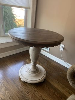Kincaid Weatherfofd Accent Table - Cornsilk Color 