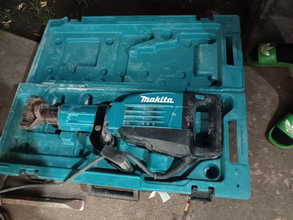 Jack  Hammer Maakitta 