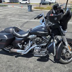 Motorcycle 2015 Harley Davidson Street glide