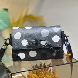 Louis Vuitton Steamer Wearable Wallet