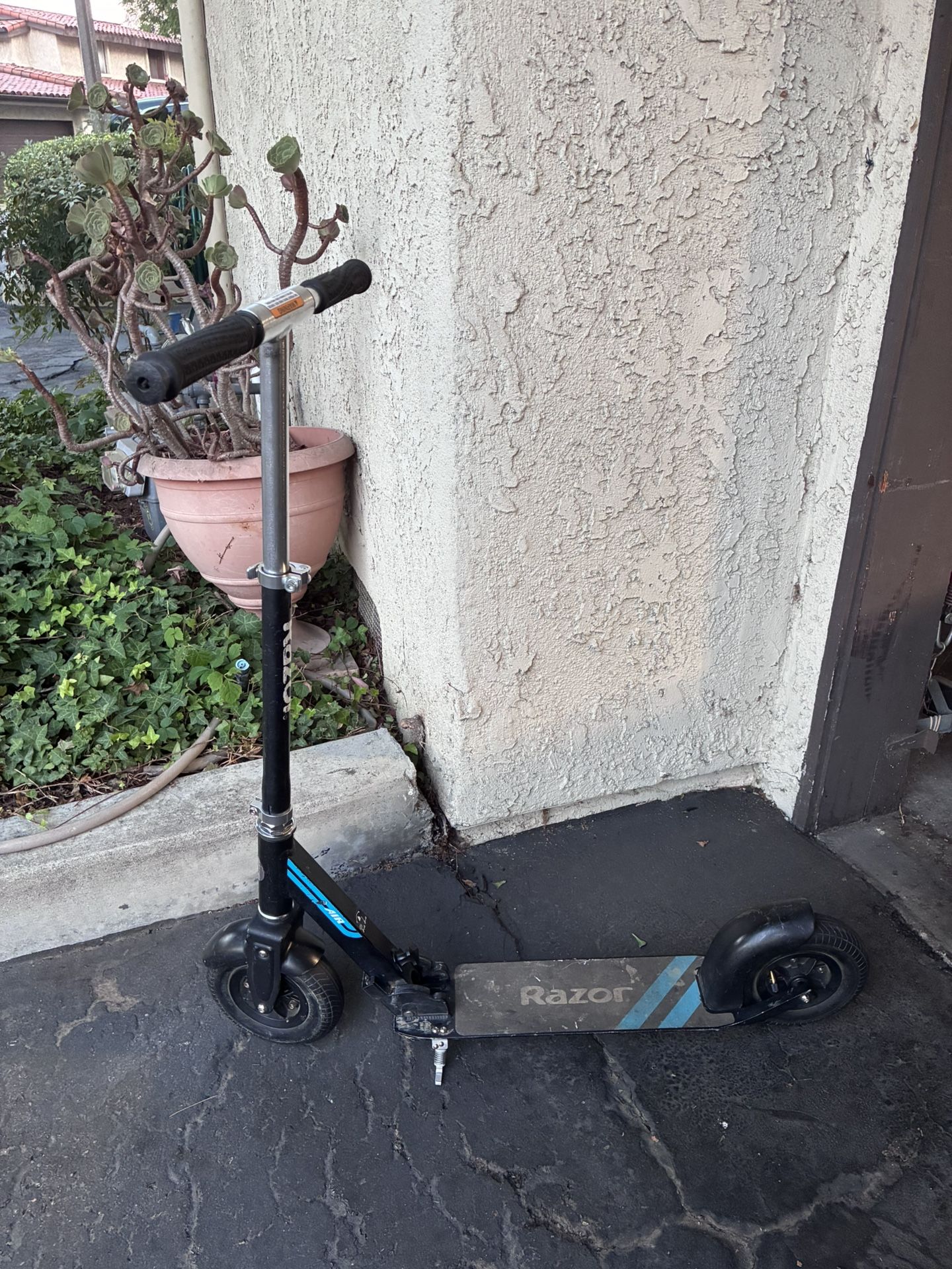Large Razor Scooter With Rubber Tires for Sale in Highland Park, CA ...