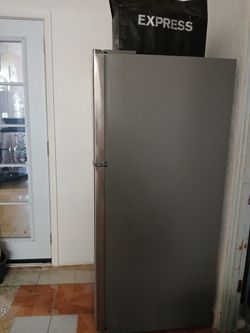 Insignia Refrigerator