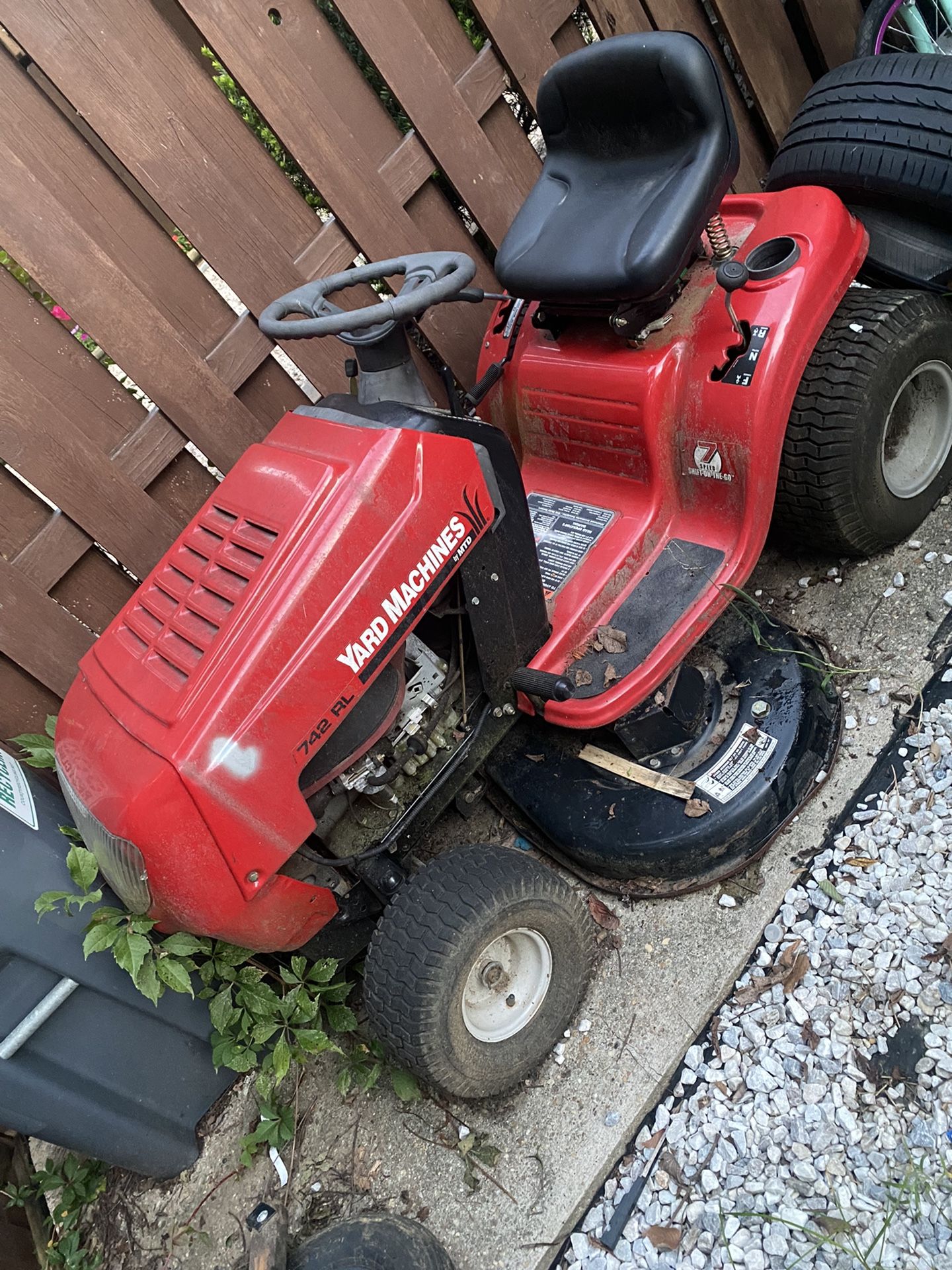 Riding Lawnmower 