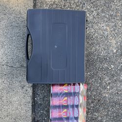 Coleman portable gas stove with 4 gas canisters