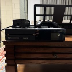 Xbox One (500 GB) Used with Controller