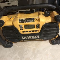 DEWALT JOBSITE RADIO/BOOMBOX