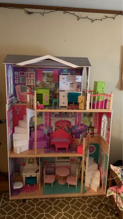 American girl doll house comes with furniture