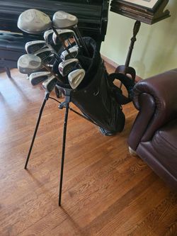 Complet set of golf clubs