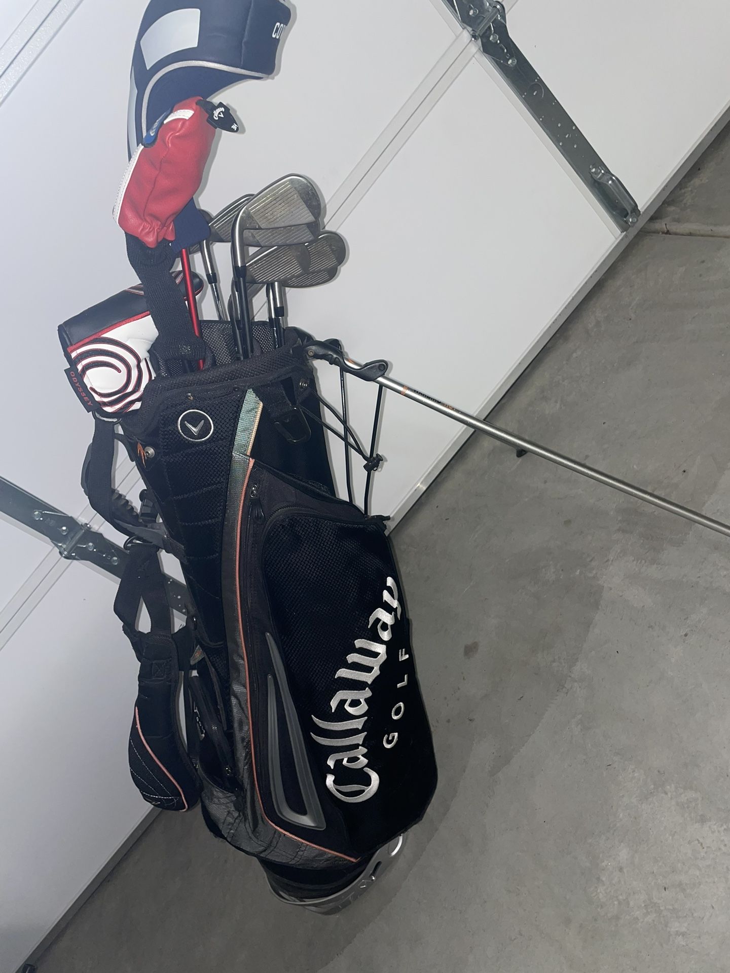 Callaway Golf Clubs And Bag! XR Irons, Driver, Hybrid 3!!! Driver And Hybrid Are In Really Good Condition!