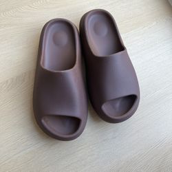 Authentic Yeezy Slides YS-01  Sz 11 Fudge