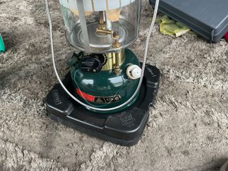 Coleman gas dual mantle  lantern with extra  mantels and a hard carry case