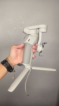 DJI OM 4 Smartphone Gimbal Stabilizer
