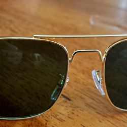 American Optical AO Original Pilot Aviatior Sunglasses Green Lenses And Gold Frame 55mm