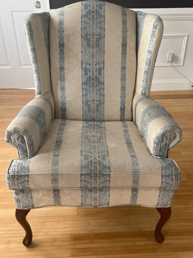 **MUST BE GONE IN 48 HOURS** : Armchair and Loveseat/sofa