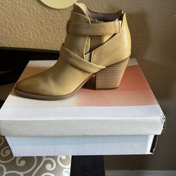 Brand new Beige boots