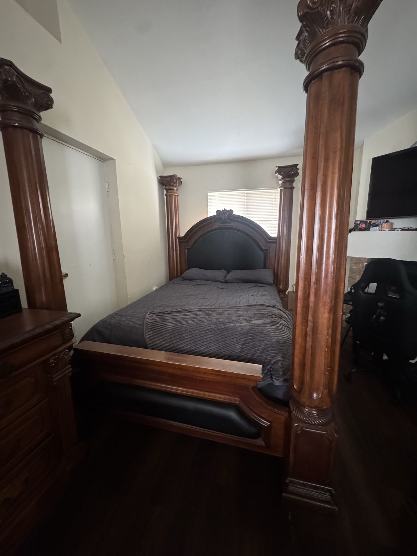 Queen bedroom set