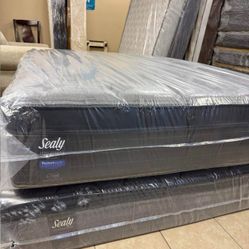 Must Go ||| Queen Size Mattress with Box Spring For Sale !!! ASAP
