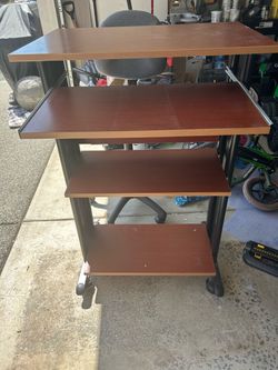 Sit/stand desk with chair