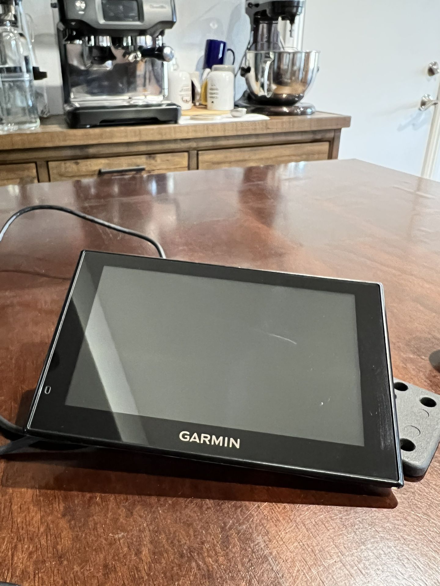 Garmin Nuvi 2539LMT GPS Navigator with Spoken Turn-By-Turn Directions, Lifetime Map Updates, Speed Limit Display, Traffic Updates, and Lane Guidance