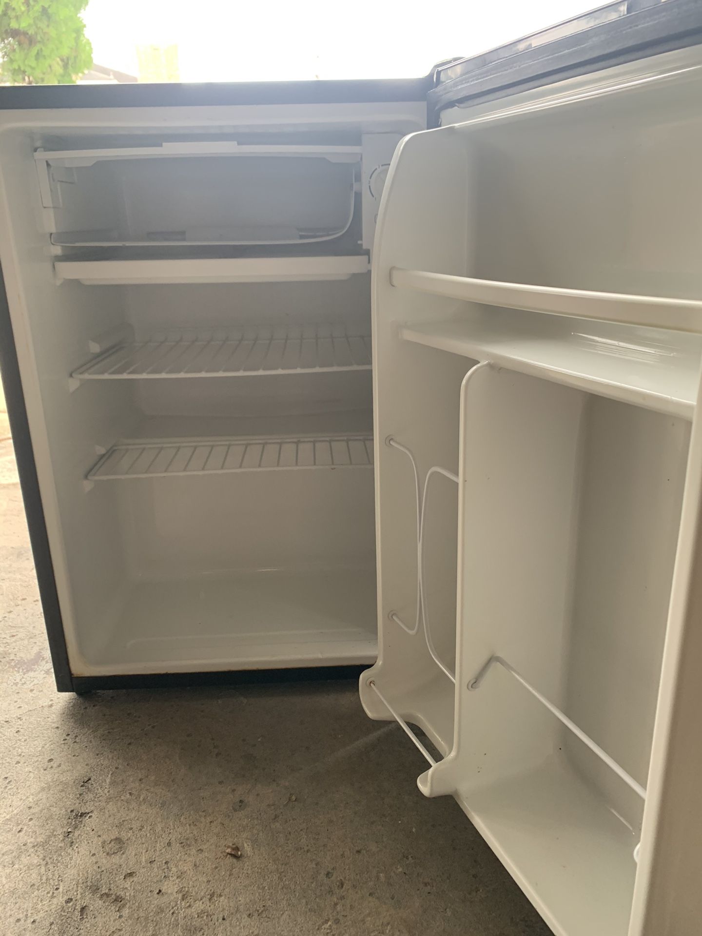 Emerson Mini Fridge/Freezer Very Cold! for Sale in Houston, TX OfferUp