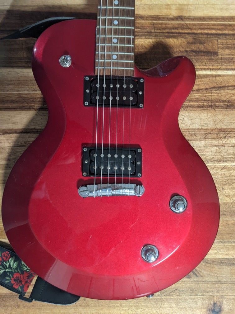 Yamaha AES420 Electric Guitar + Soft Case (Fresh Restring)