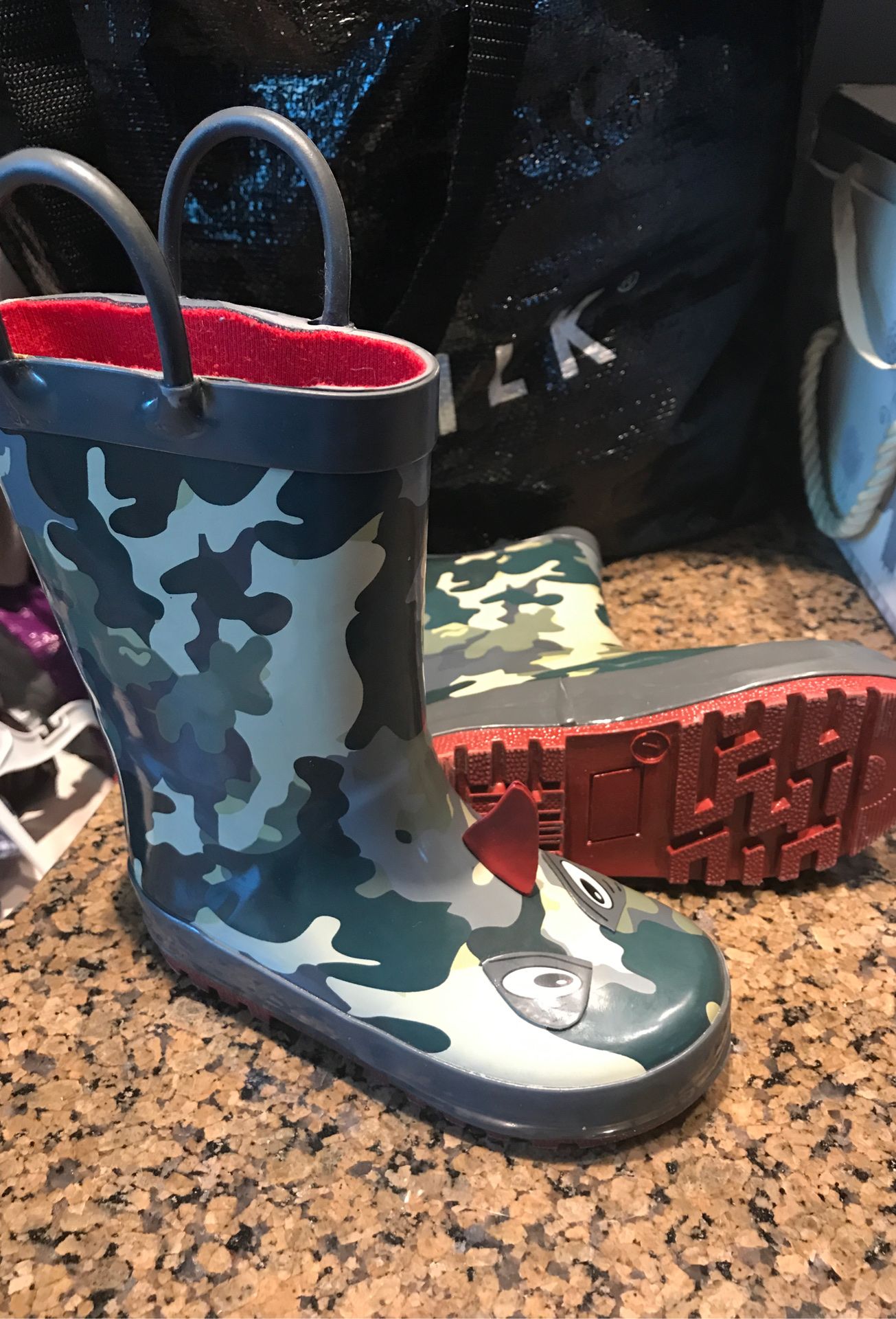 Sz 7 toddler rain boots