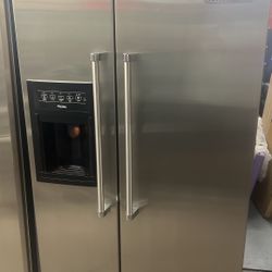 36”in Wide Counter Depth 68”height viking Professional Use Like New And Warranty 