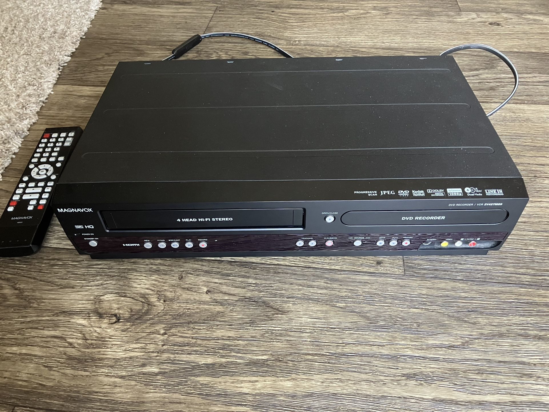 Magnavox ZV427MG9 DVD/VHS player