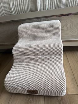 $25 - Escaleras para perros pequeños, gatos. Rampa para perros de 3 escalones. Las escaleras para mascotas ayudan a los perros pequeños, gatos viejos 