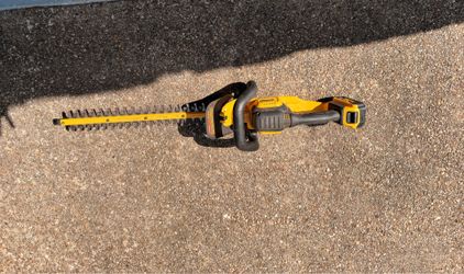 DEWALT 20V MAX 22-Inch Cordless Hedge Trimmer (Tool Only)