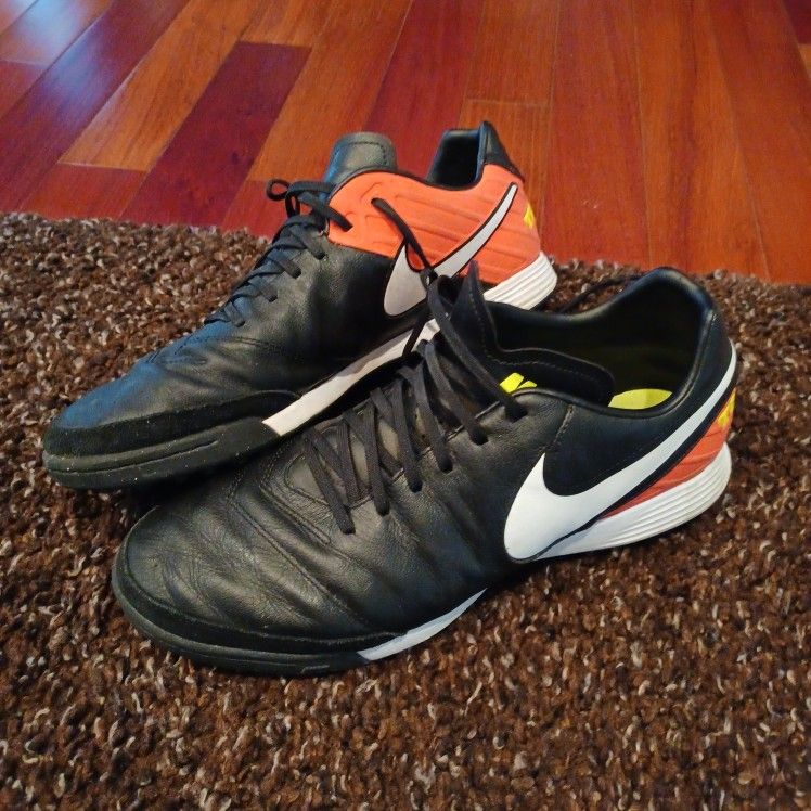 Nike TiempoX Men's Size US 10 Eu 44 Indoor Soccer Shoes