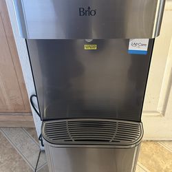 The Brio Moderna CLBL730SC is a bottom-loading, self-cleaning water cooler featuring tri-temperature dispensing (hot, cold, room)