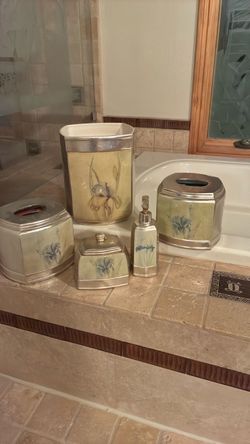 5-Piece Floral Bathroom Accessory Set