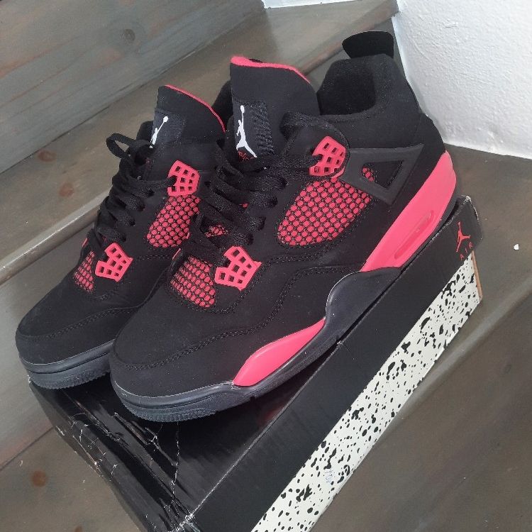 Air Jordan 4 Thunder Red (GS) for Sale in Los Angeles, CA - OfferUp