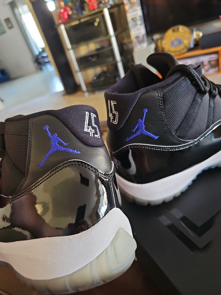 2016 Jordan XI 11 Space Jam Size 10.5