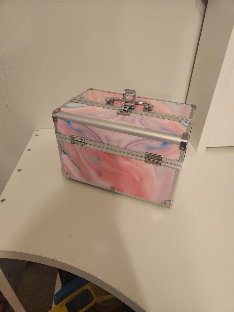 
 Professional Makeup Box: Extra Large travel makeup train case which measures 11.5 in x 7.5 in x 7.5 in
