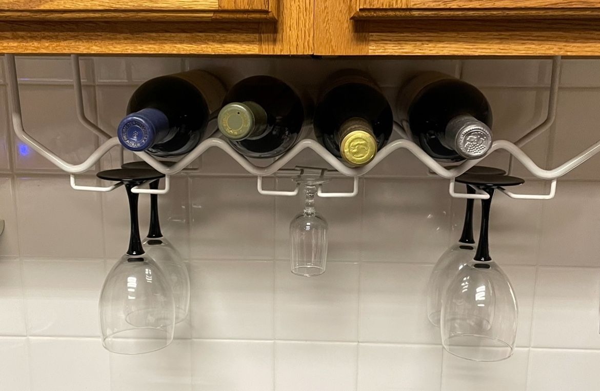 Under Cabinet Wine Rack w/Glasses
